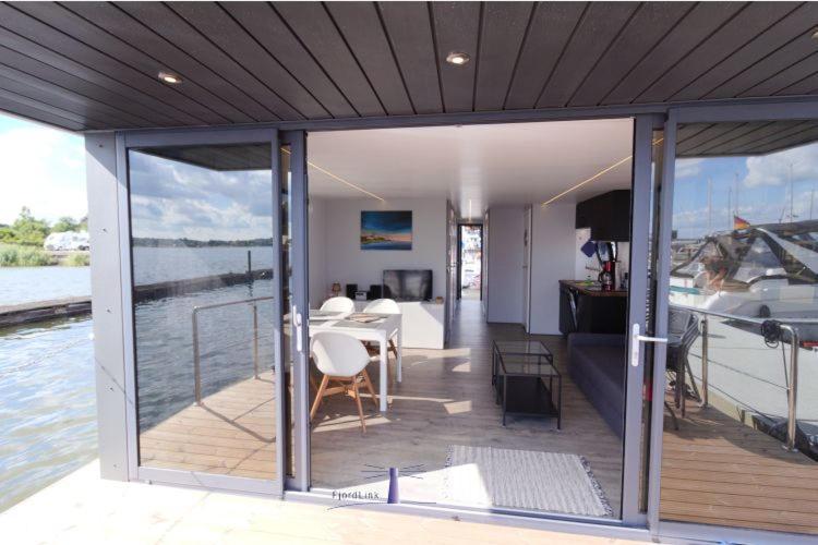 Hausboot Fjord Aries Mit Dachterrasse In Schleswig Hotel Buitenkant foto