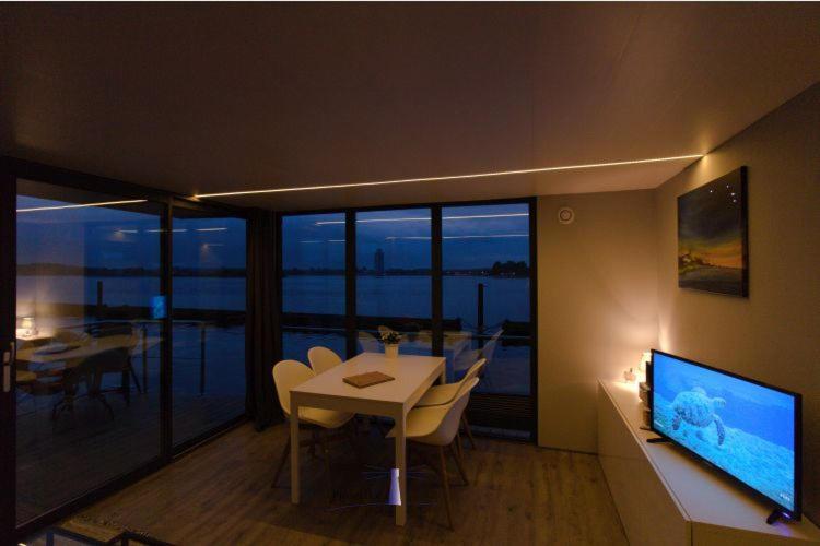 Hausboot Fjord Aries Mit Dachterrasse In Schleswig Hotel Buitenkant foto